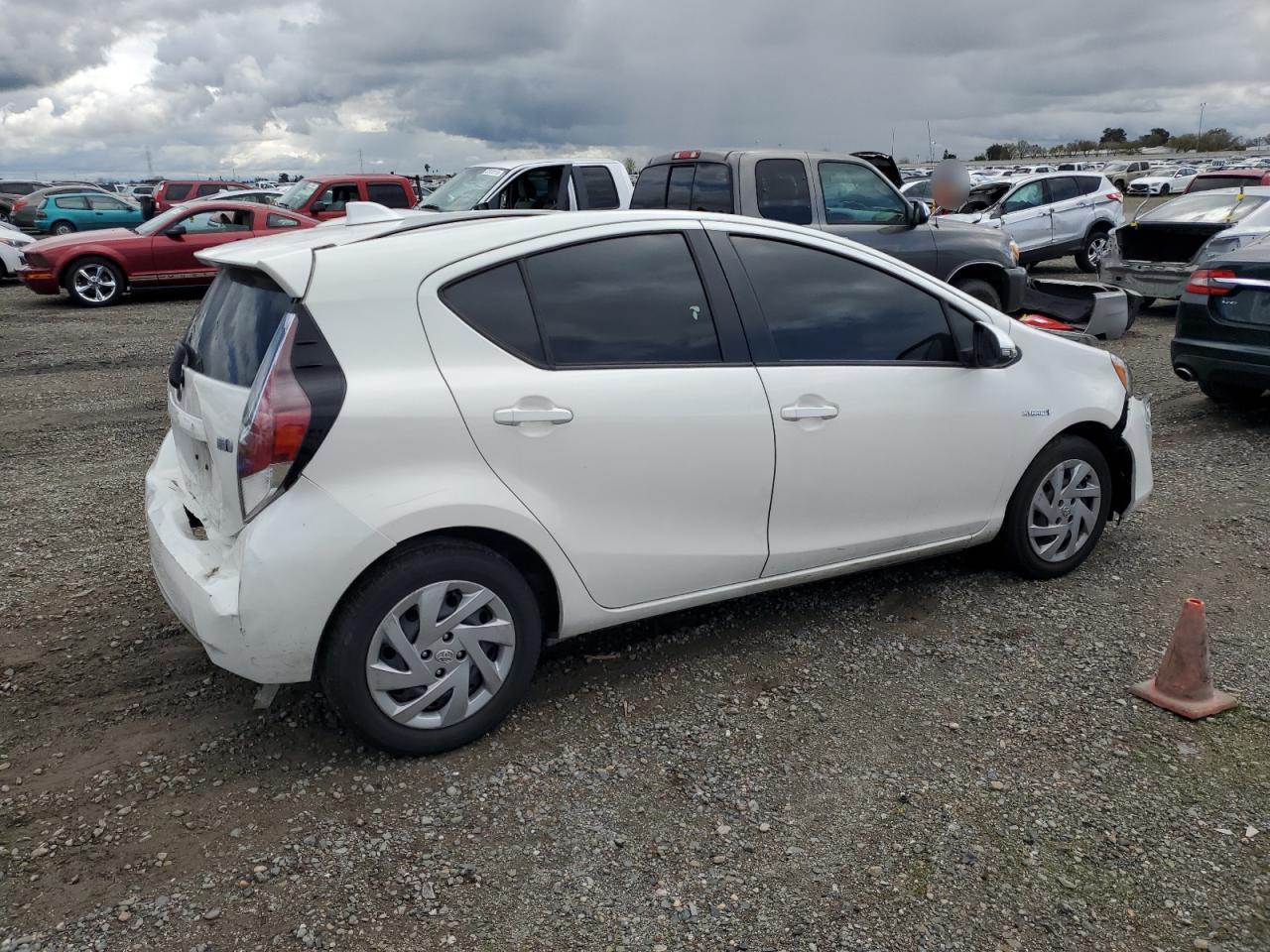 2015 TOYOTA PRIUS C - Image 3