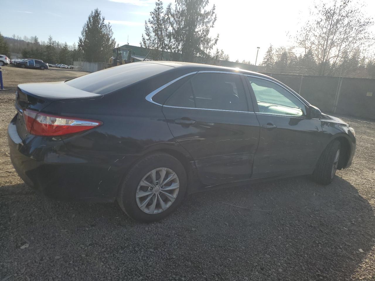 2015 TOYOTA CAMRY LE - Image 3