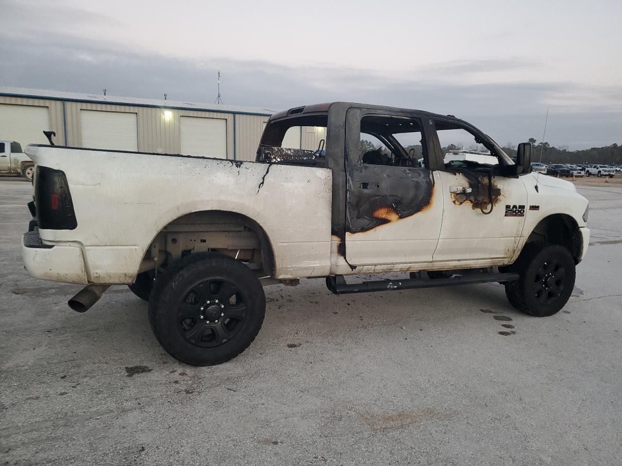 2017 RAM 2500 SLT - Image 3