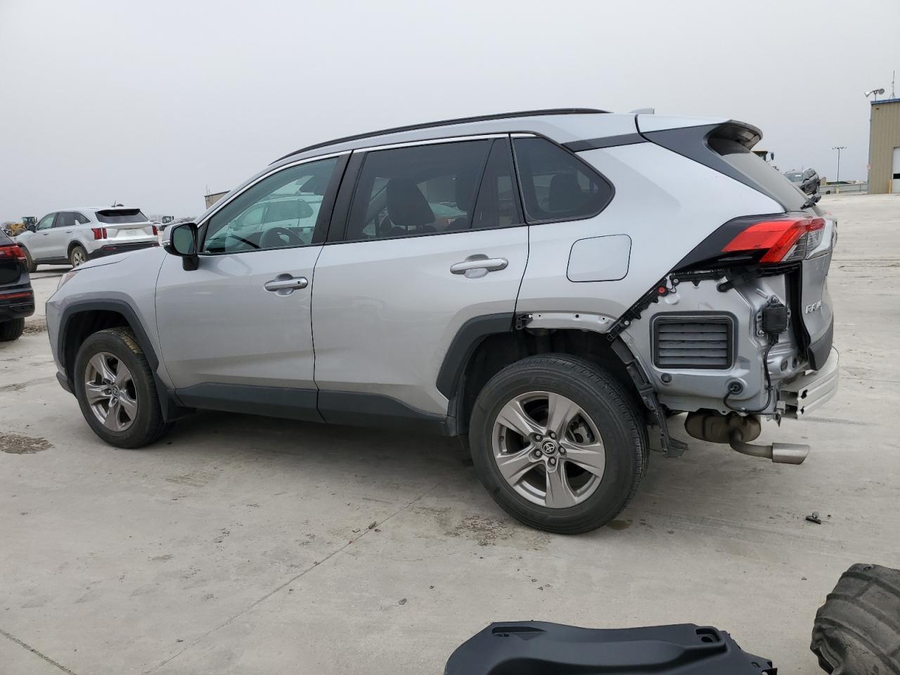 2022 TOYOTA RAV4 XLE - Фото 2