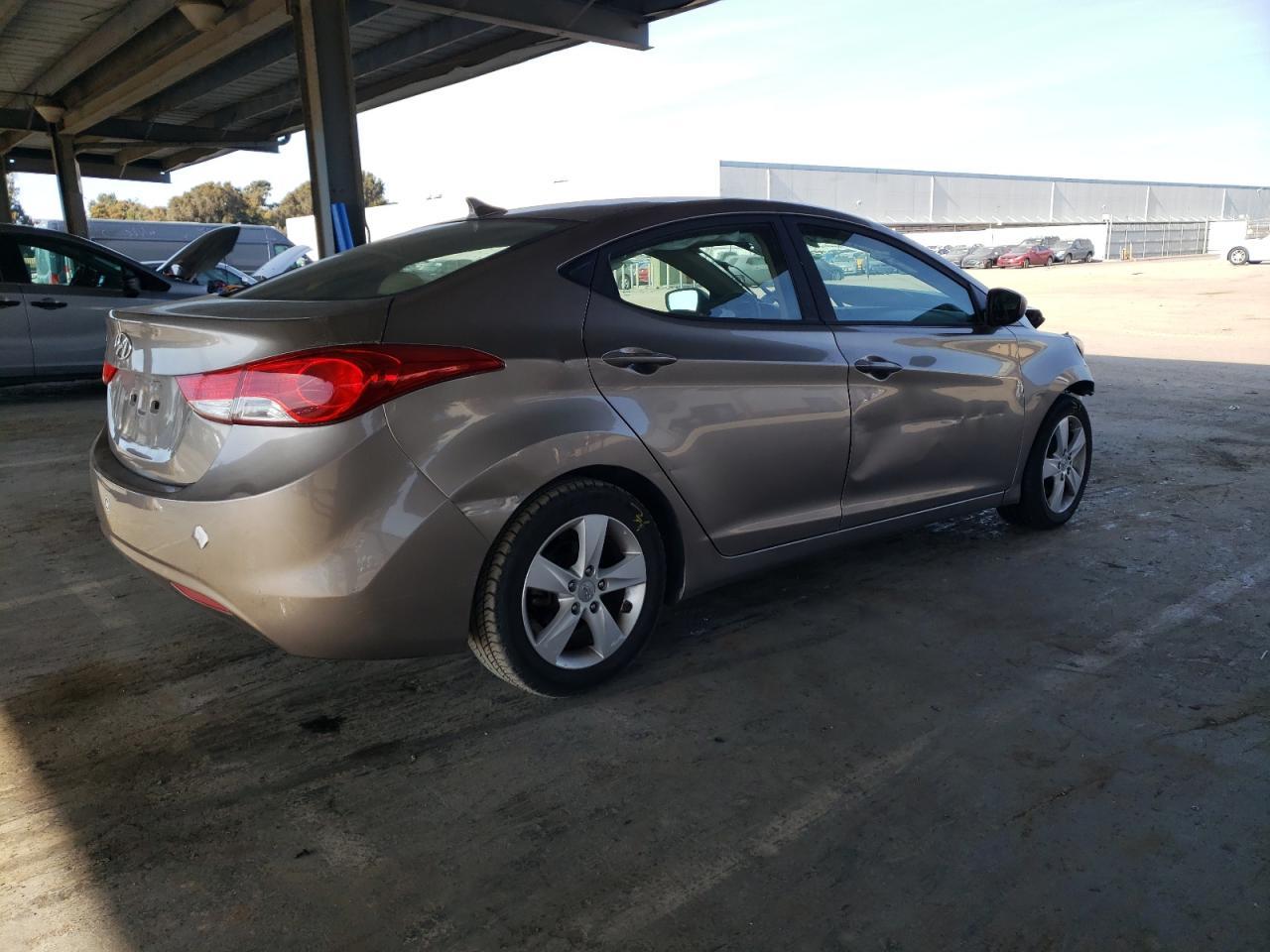2013 HYUNDAI ELANTRA GL - Фото 3