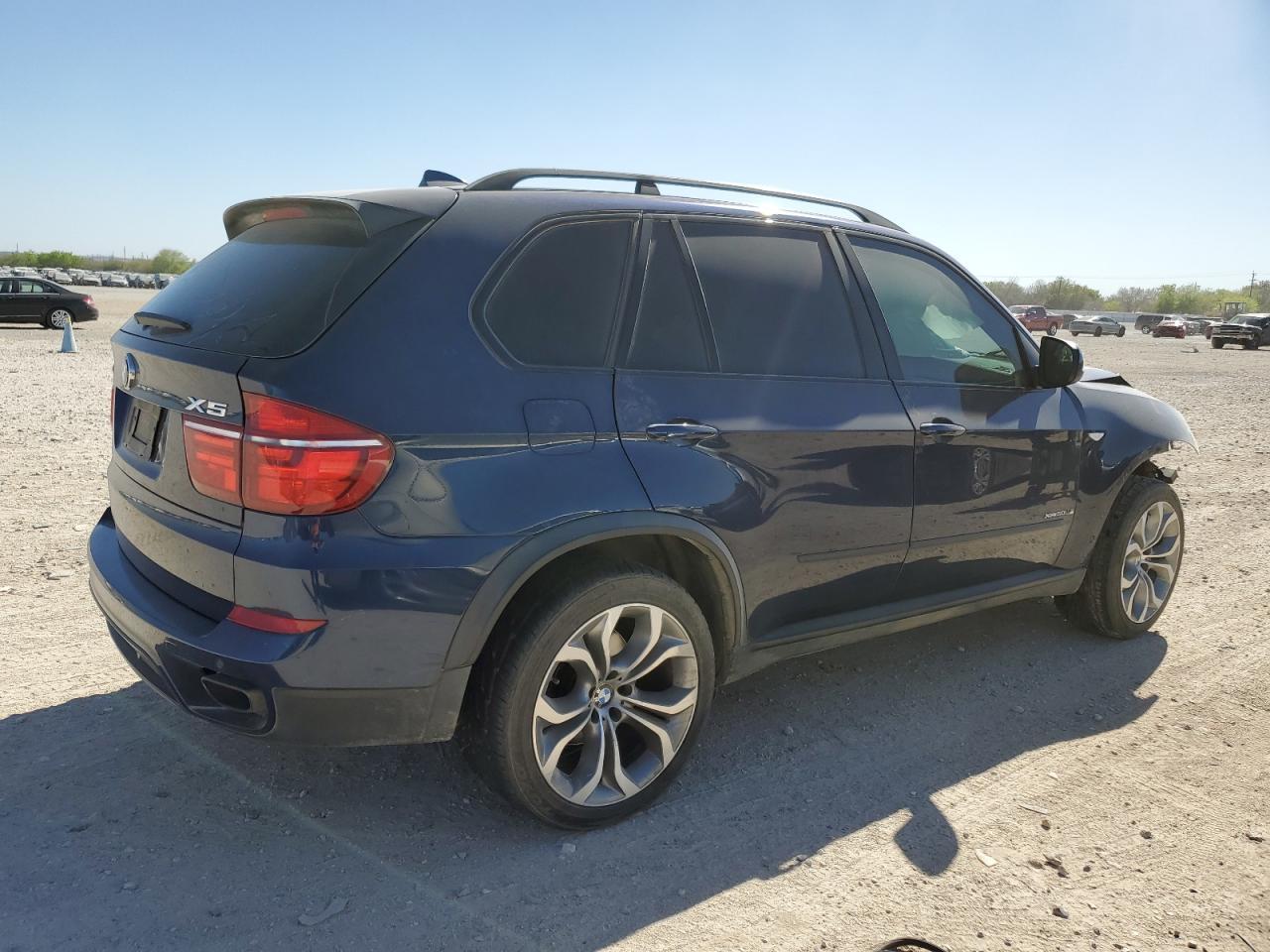2011 BMW X5 XDRIVE5 - Image 3