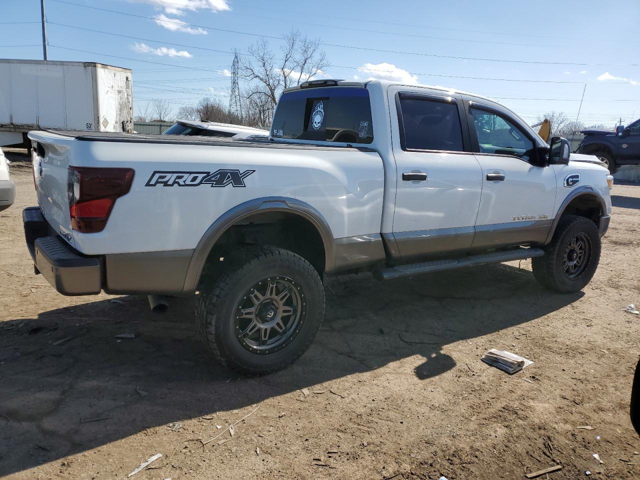 2017 NISSAN TITAN XD S - Фото 3