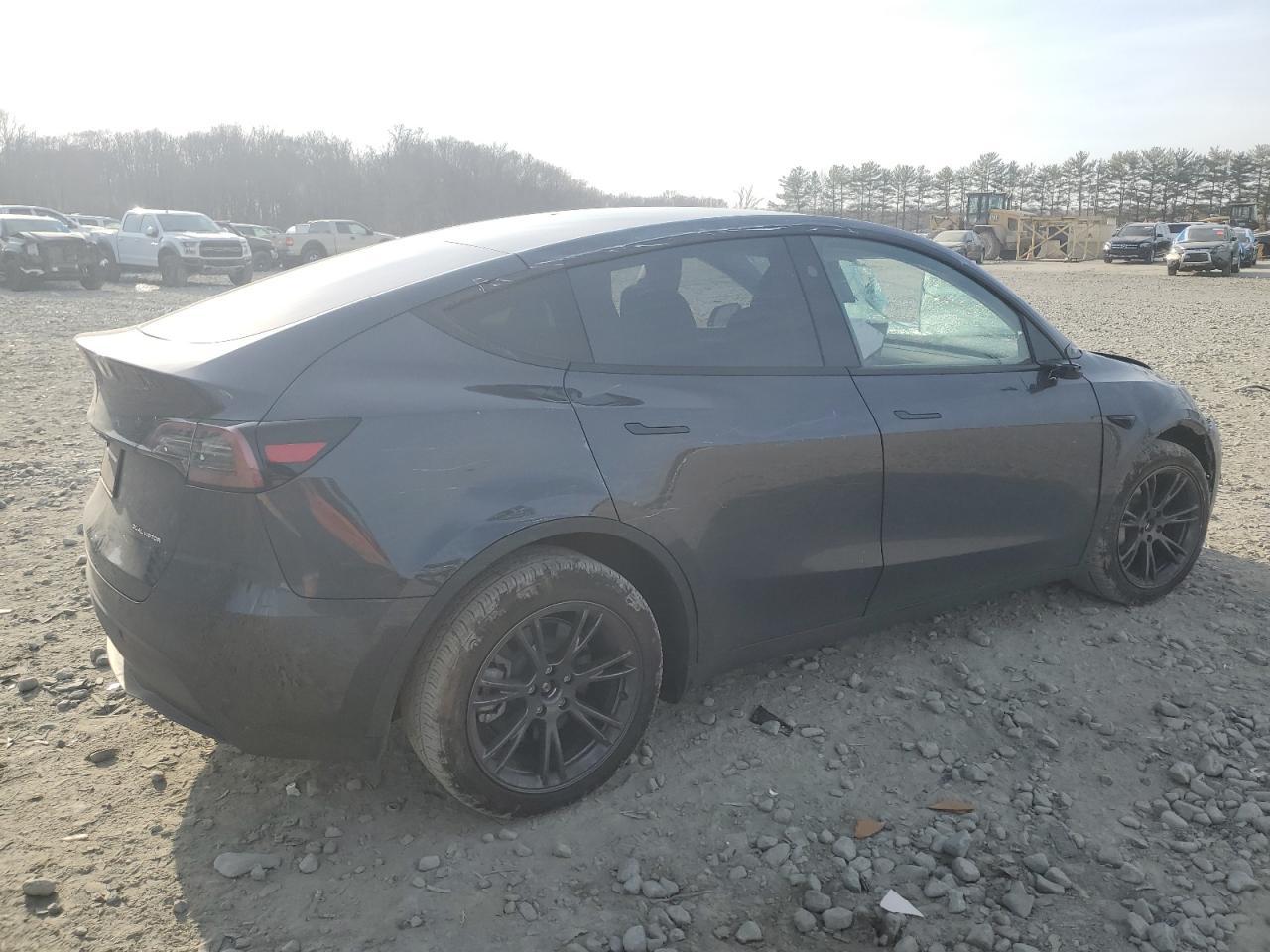 2025 TESLA MODEL Y - Image 3