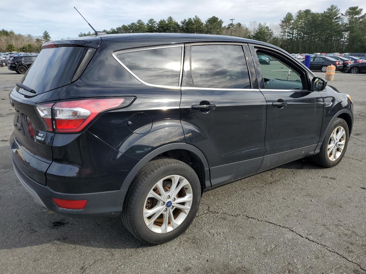 2017 FORD ESCAPE SE - Image 3