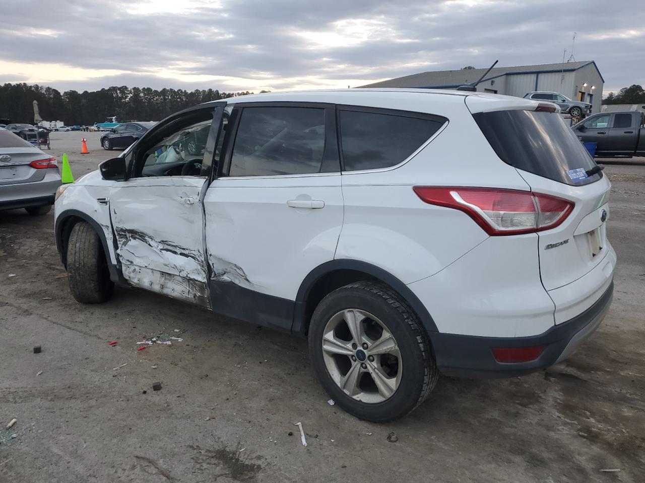 2015 FORD ESCAPE SE - Image 2