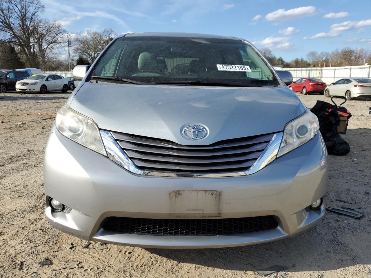 2015 TOYOTA SIENNA XLE - Фото 5