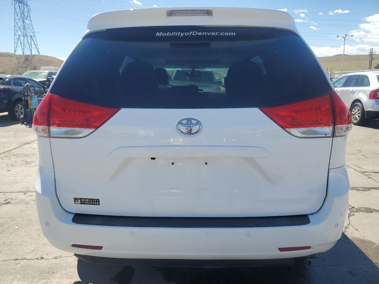 2011 TOYOTA SIENNA XLE - Фото 6