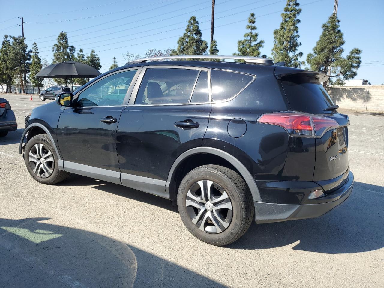 2018 TOYOTA RAV4 LE - Image 2