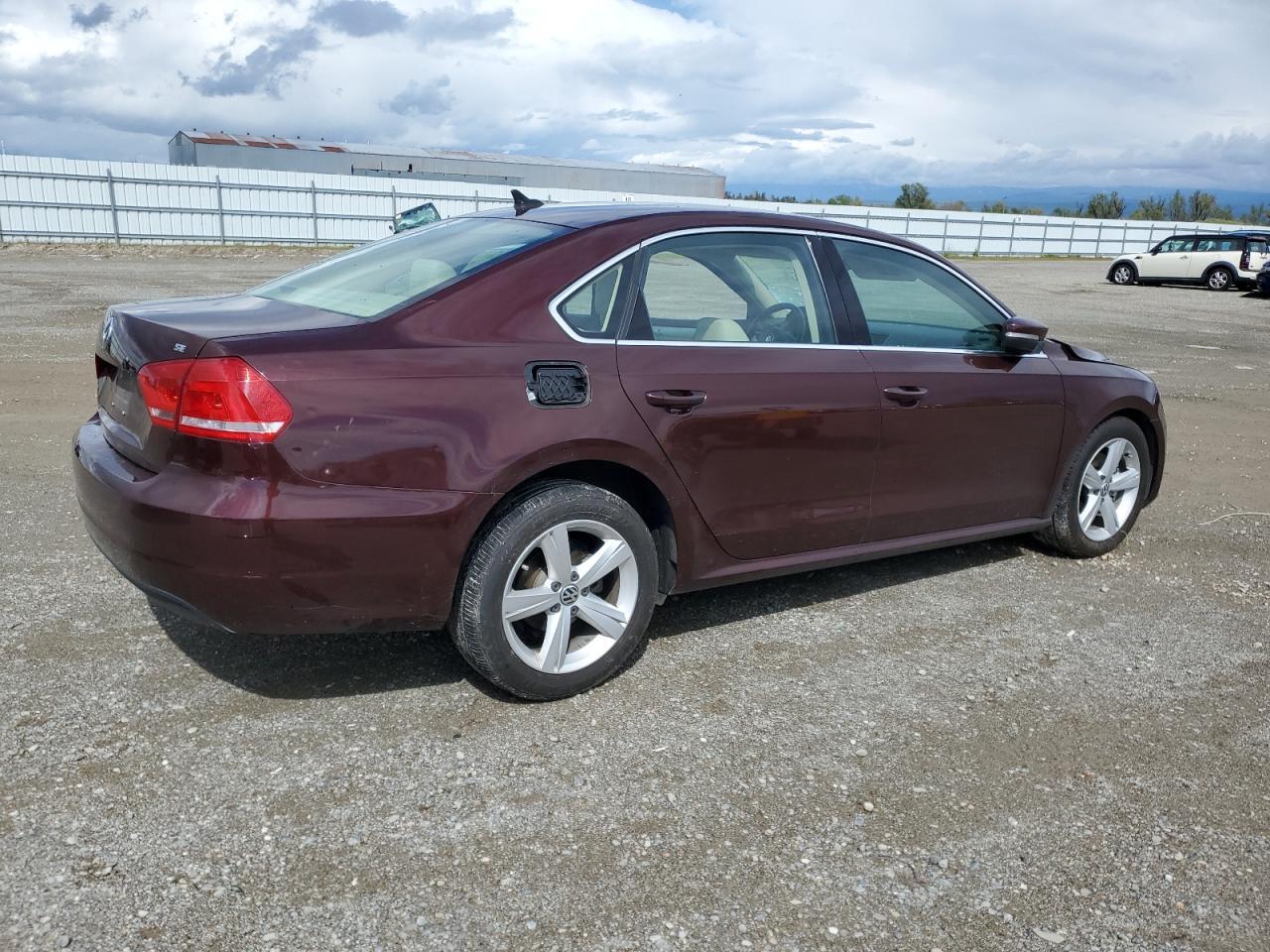 2013 VOLKSWAGEN PASSAT SE - Image 3
