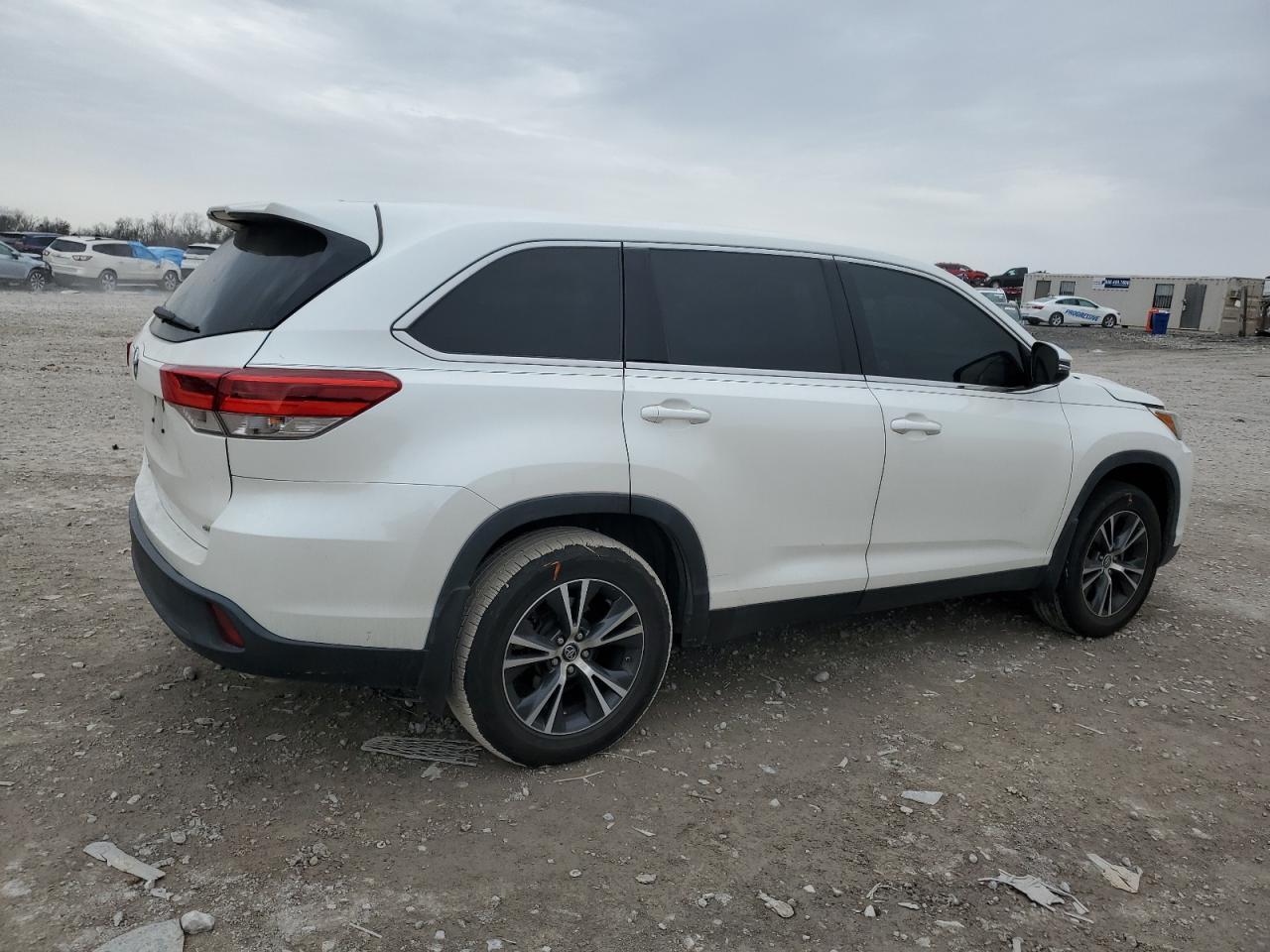 2019 TOYOTA HIGHLANDER - Image 3