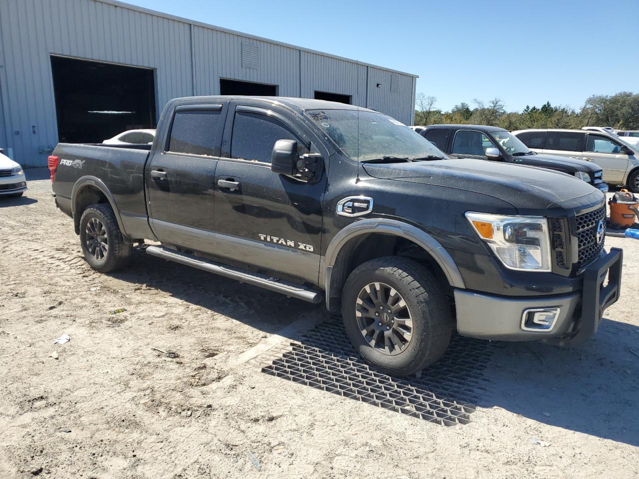 2017 NISSAN TITAN XD S - Фото 4