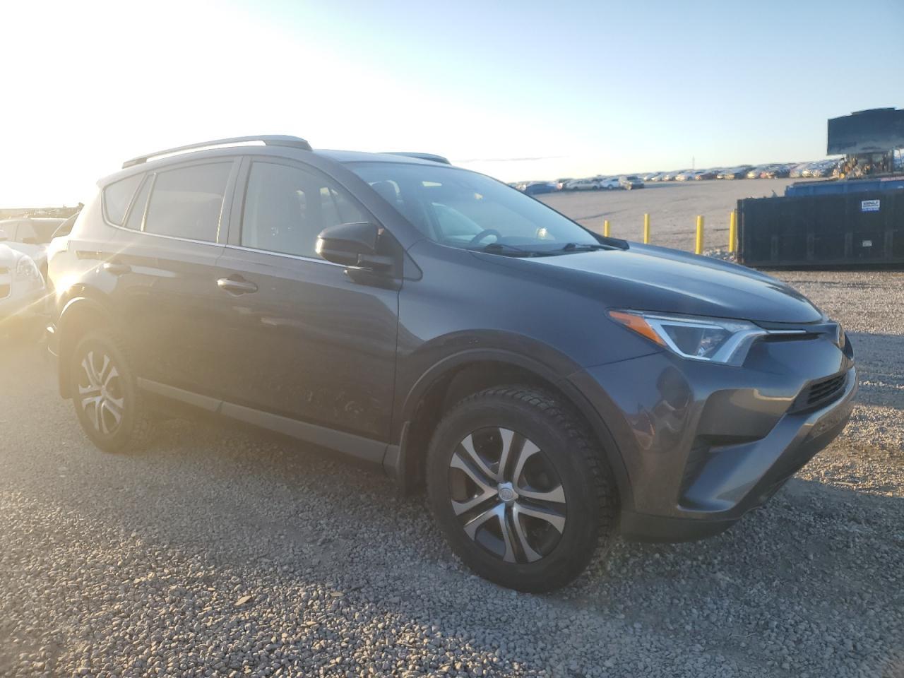 2018 TOYOTA RAV4 LE - Image 4