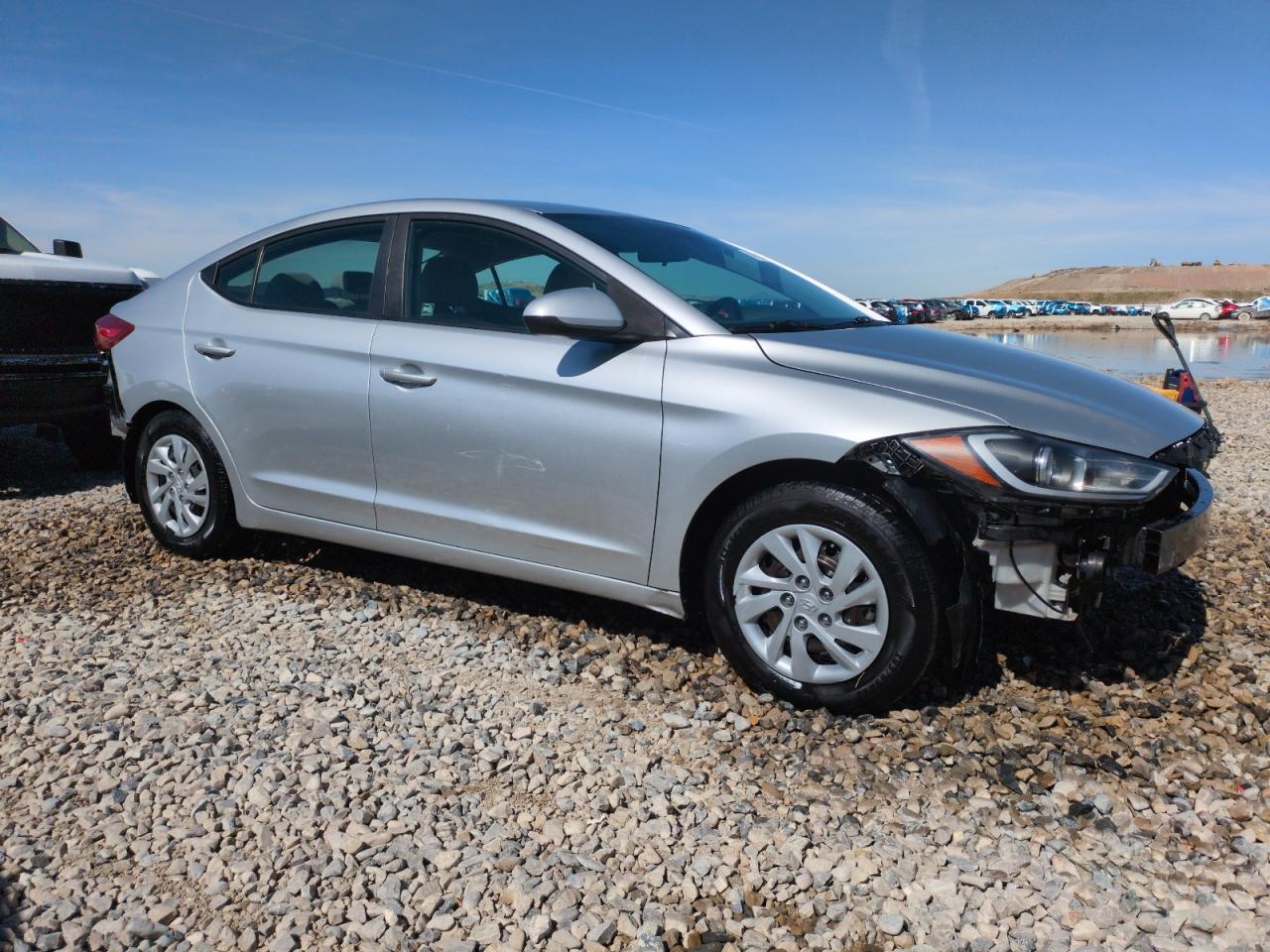 2018 HYUNDAI ELANTRA SE - Image 4