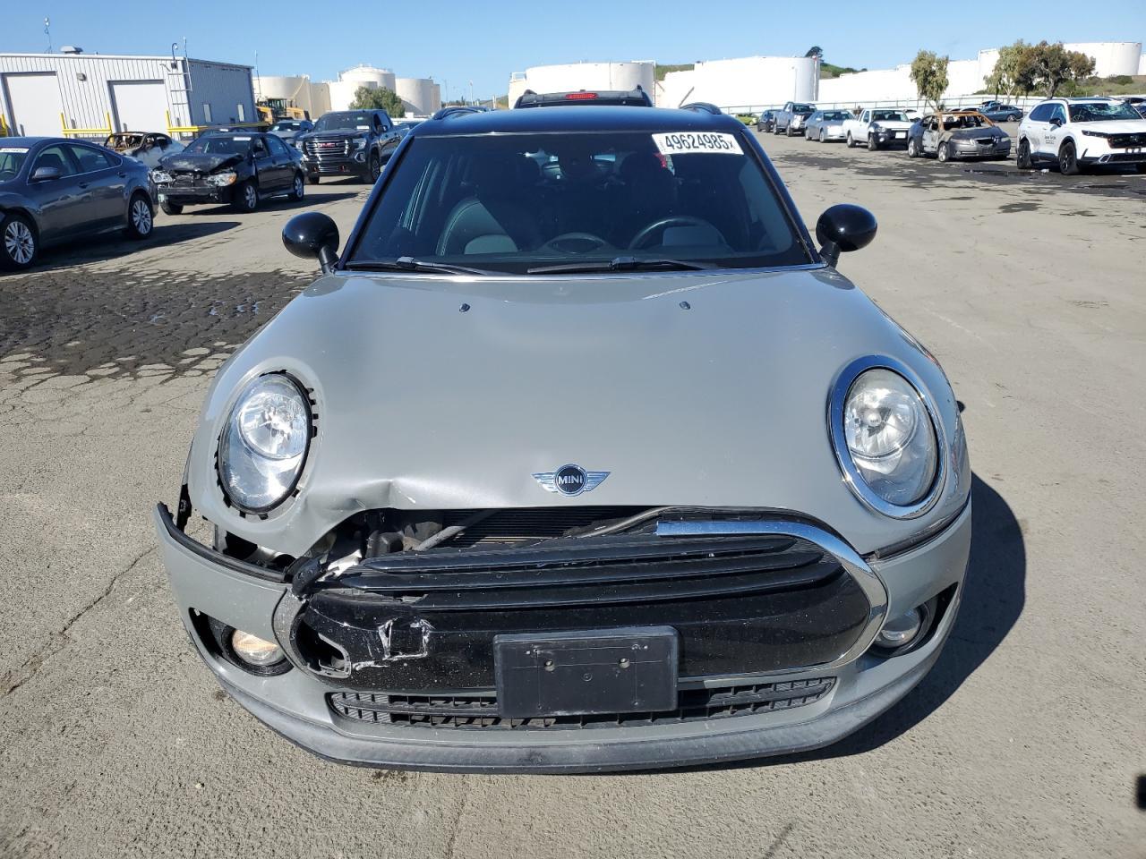2017 MINI COOPER CLU - Image 5