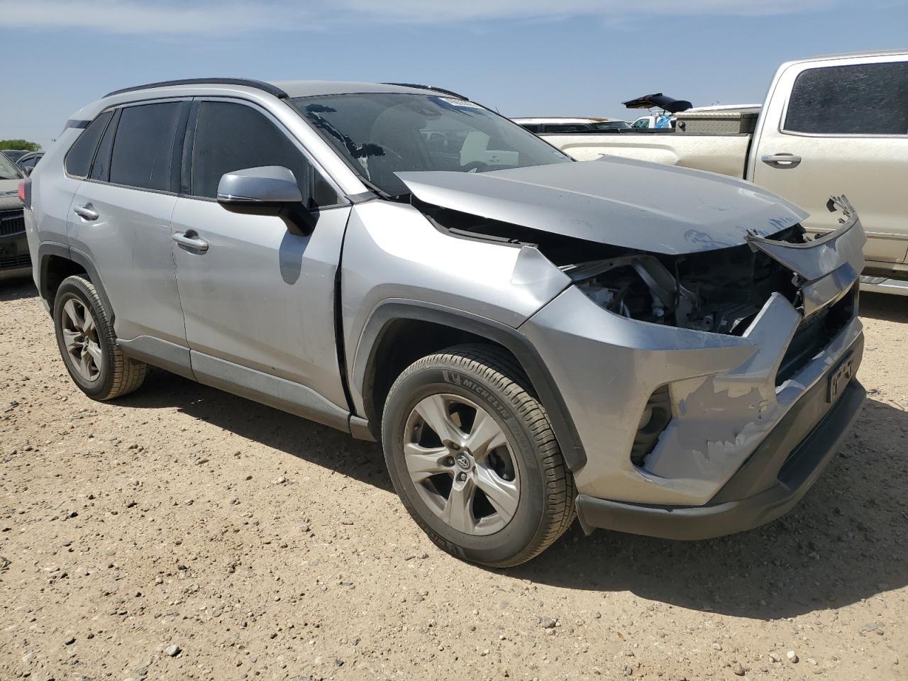 2020 TOYOTA RAV4 XLE - Image 4