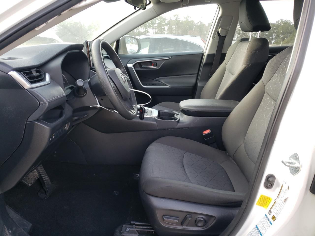 2020 TOYOTA RAV4 XLE - Image 7