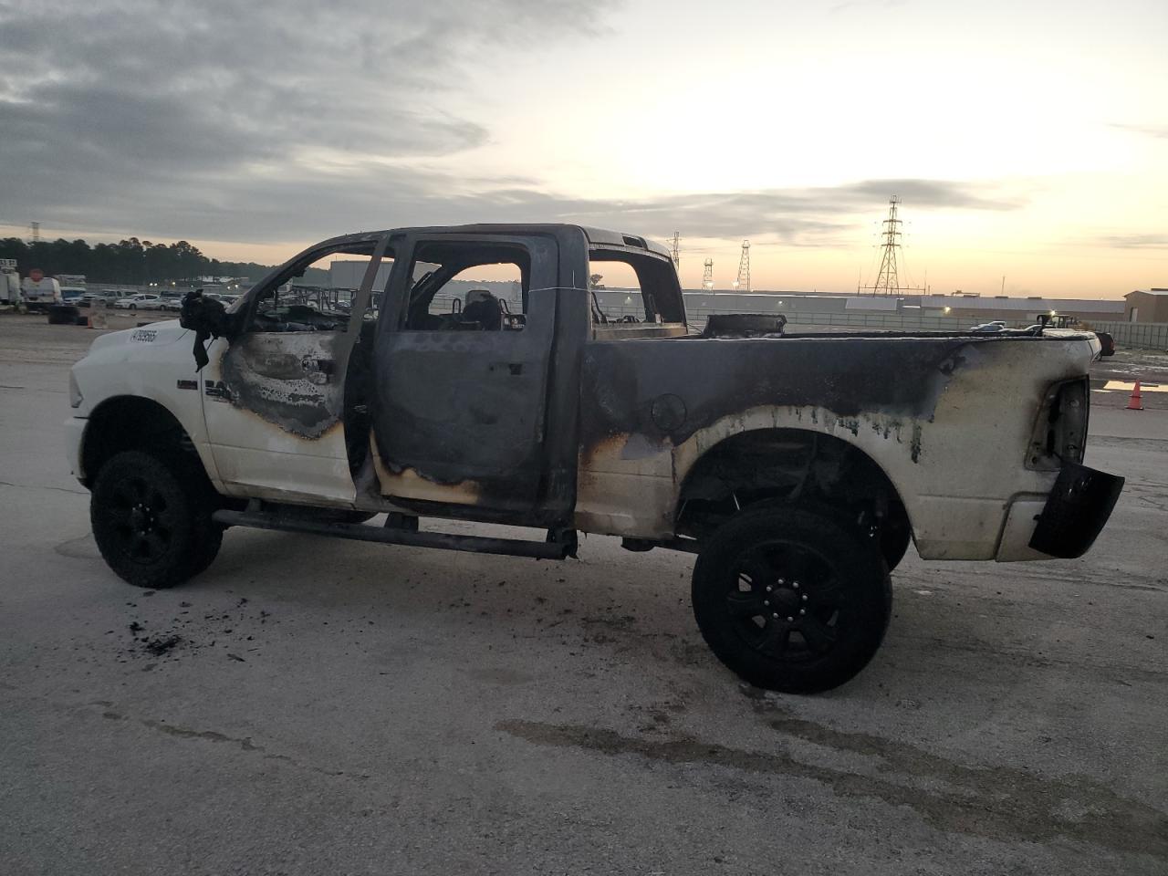 2017 RAM 2500 SLT - Image 2
