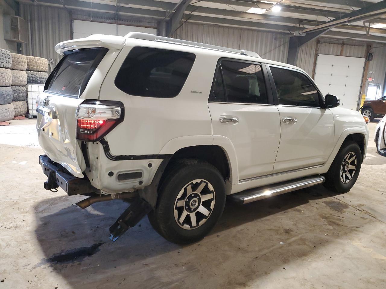 2018 TOYOTA 4RUNNER SR - Image 3