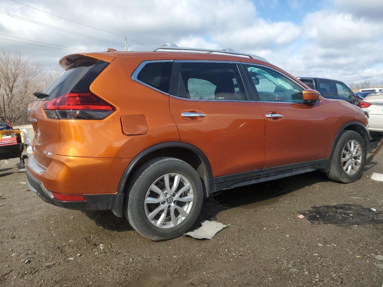 2017 NISSAN ROGUE SV - Image 3