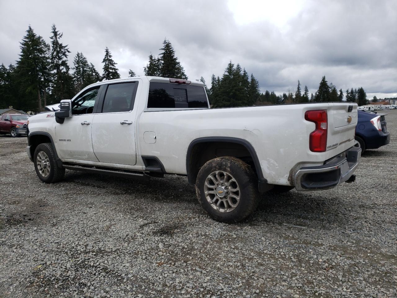 2024 CHEVROLET SILVERADO - Image 2