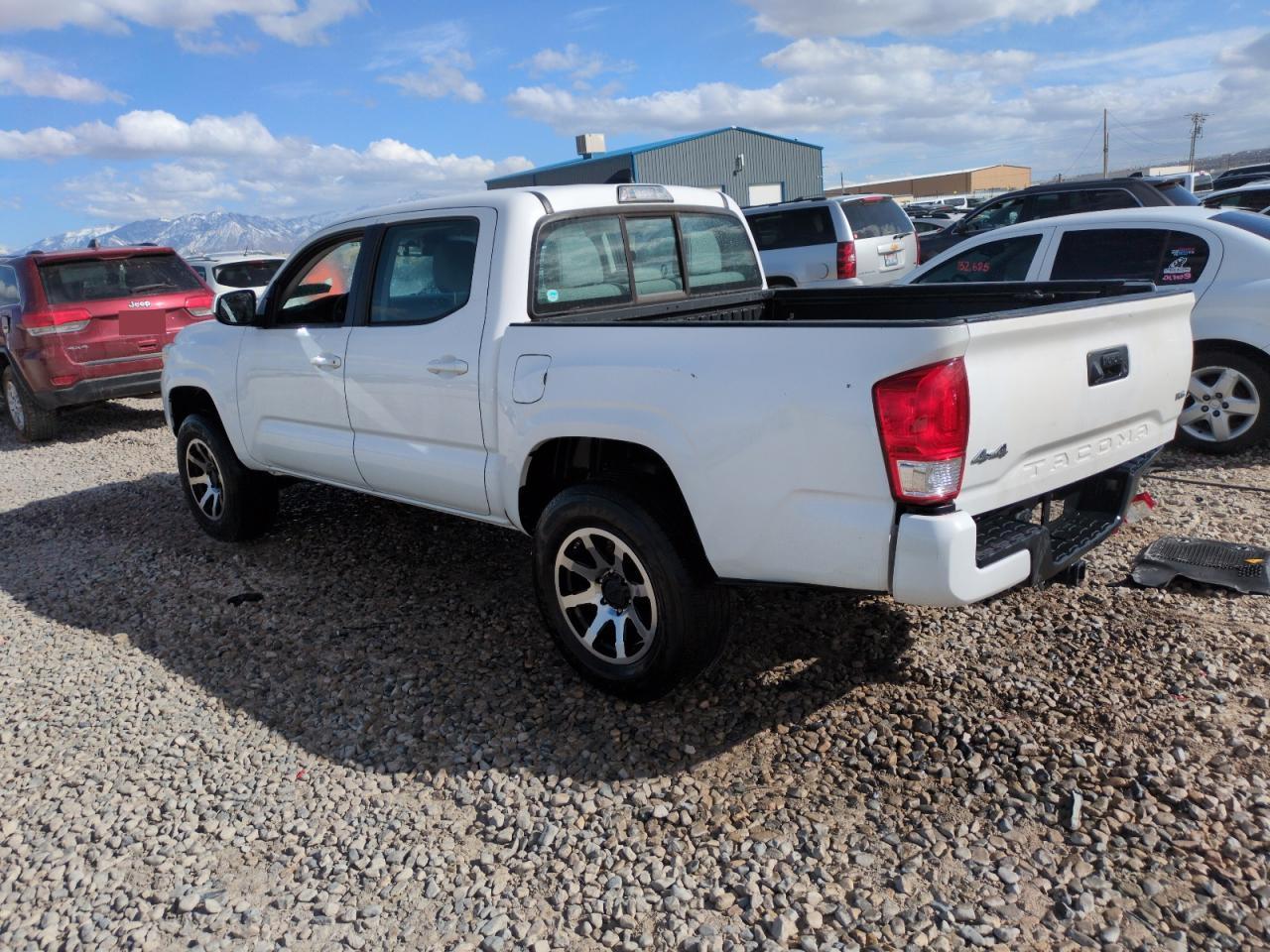 2017 TOYOTA TACOMA DOU - Фото 2