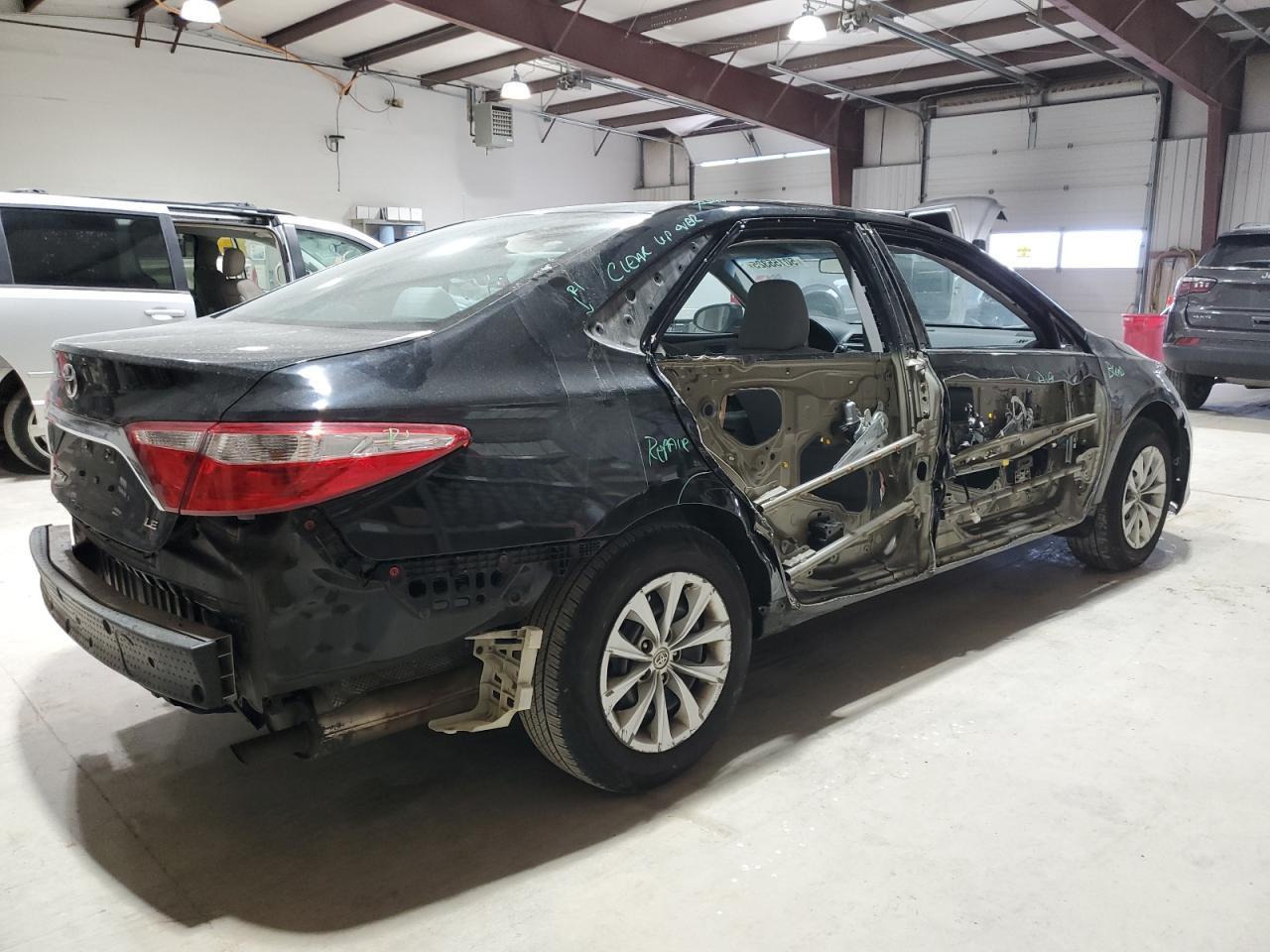 2015 TOYOTA CAMRY LE - Image 3