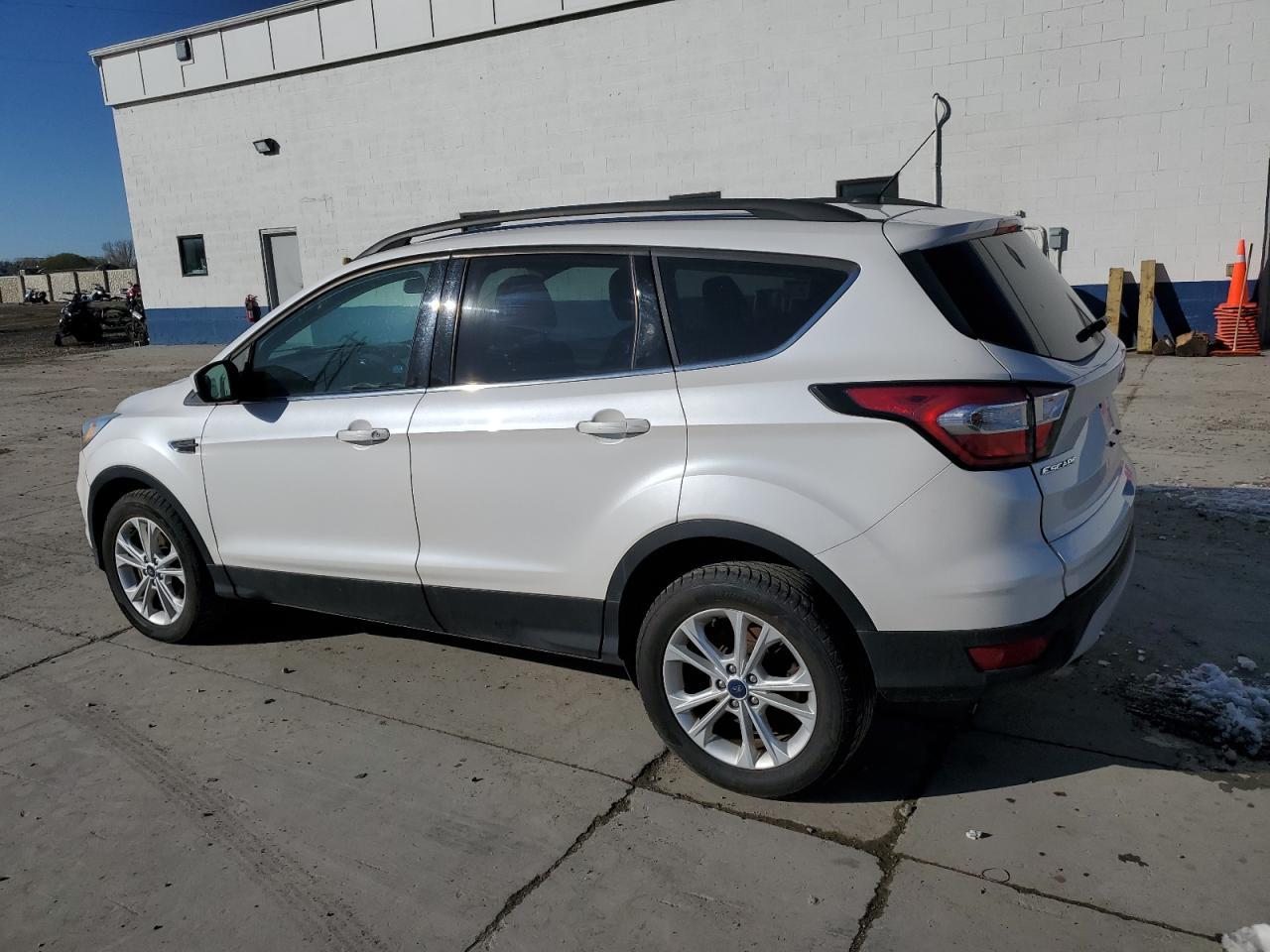 2017 FORD ESCAPE SE - Фото 2