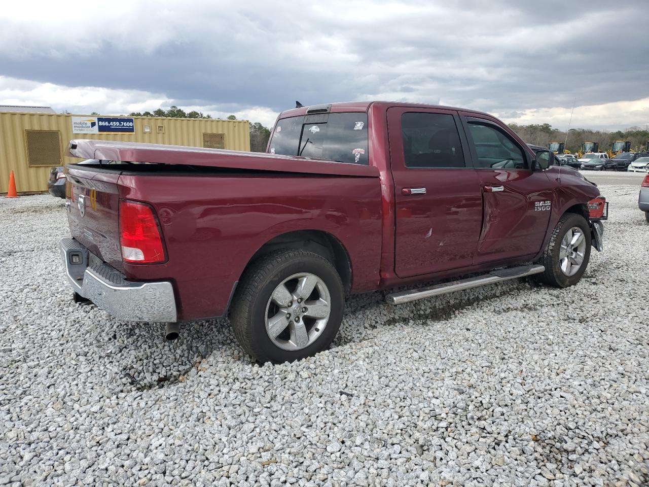 2017 RAM 1500 SLT - Фото 3