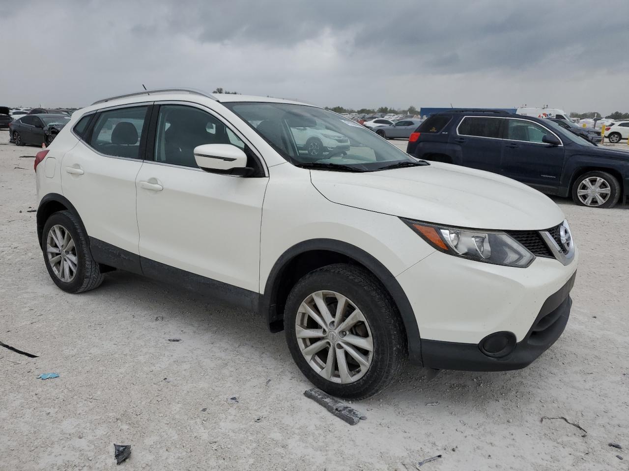 2017 NISSAN ROGUE SPOR - Image 4