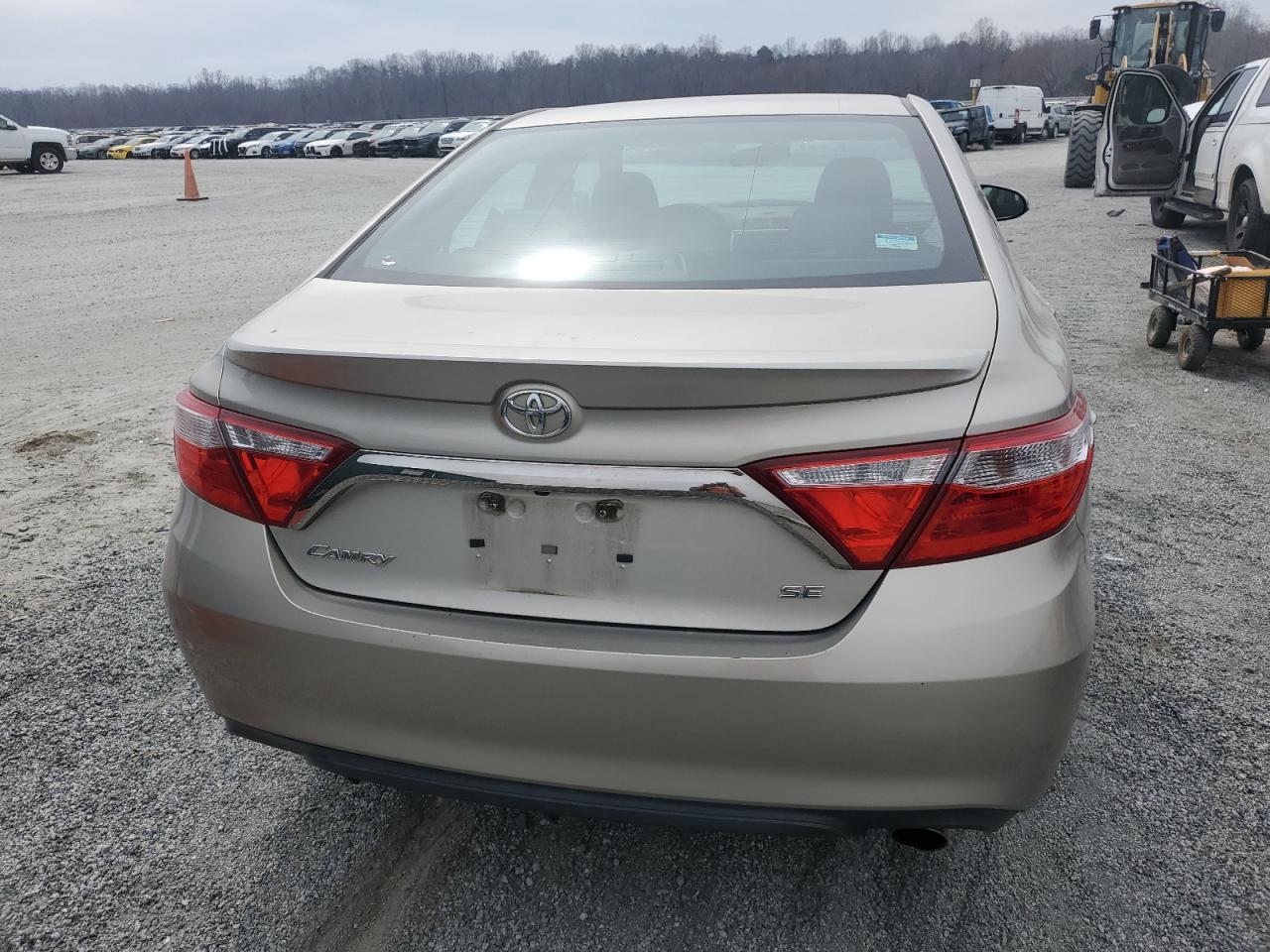 2017 TOYOTA CAMRY LE - Image 6