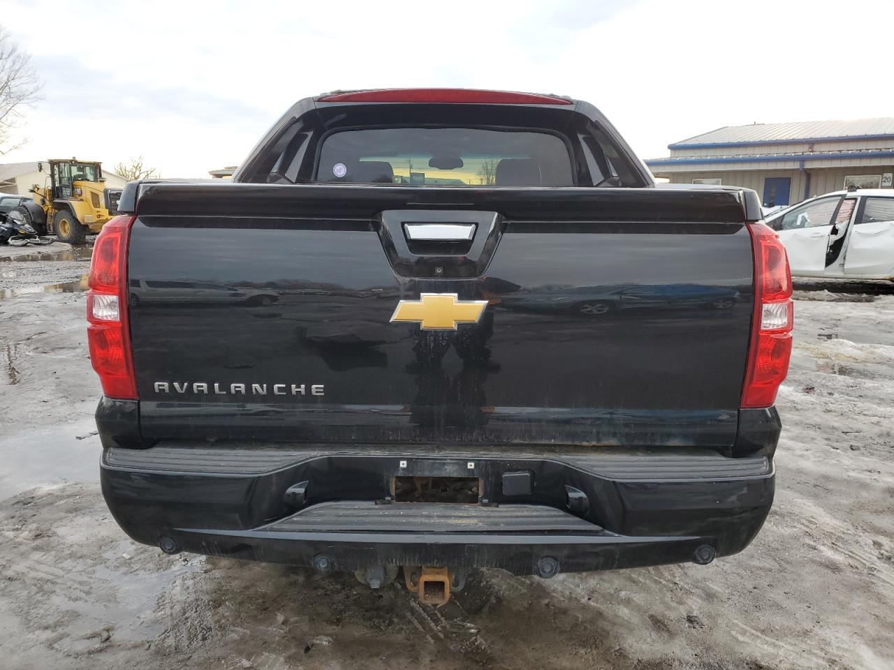 2013 CHEVROLET AVALANCHE - Image 6