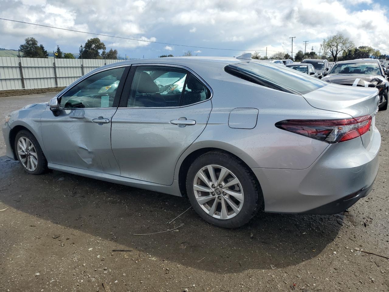 2023 TOYOTA CAMRY LE - Фото 2
