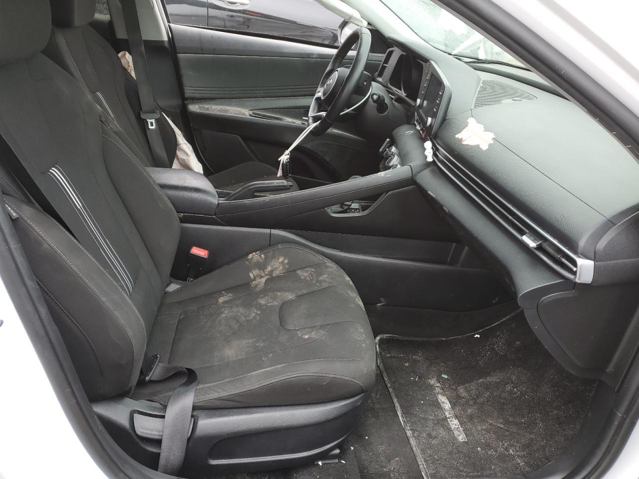 2022 HYUNDAI ELANTRA SE - Image 7