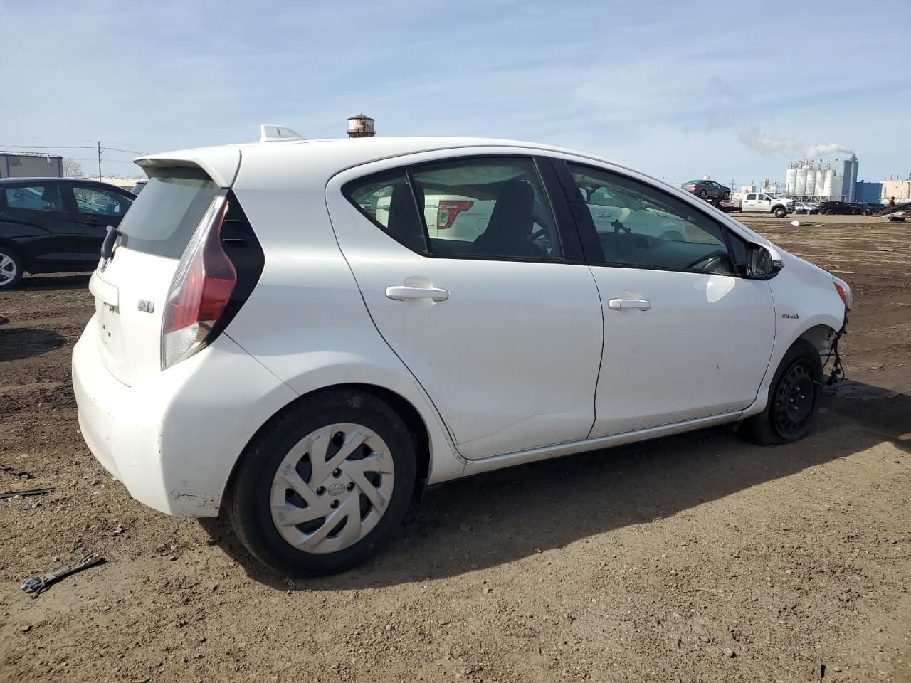 2016 TOYOTA PRIUS C - Image 3