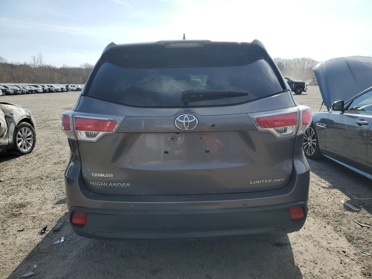 2014 TOYOTA HIGHLANDER - Image 6