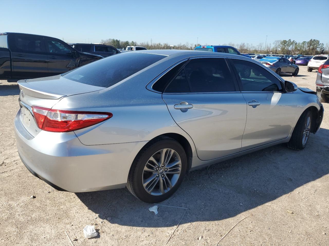 2016 TOYOTA CAMRY LE - Фото 3