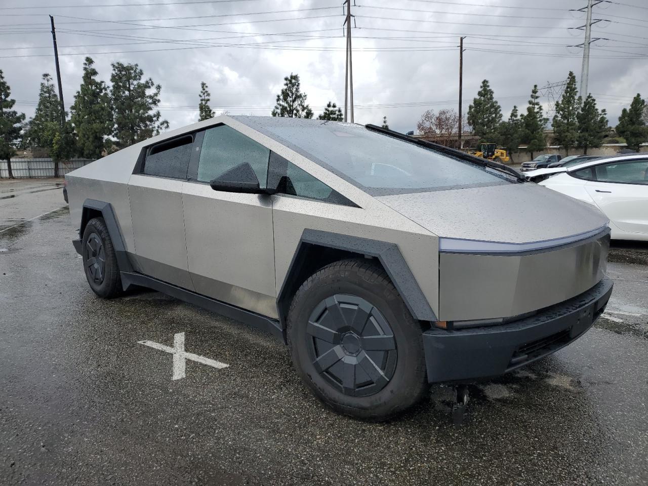 2024 TESLA CYBERTRUCK - Image 4