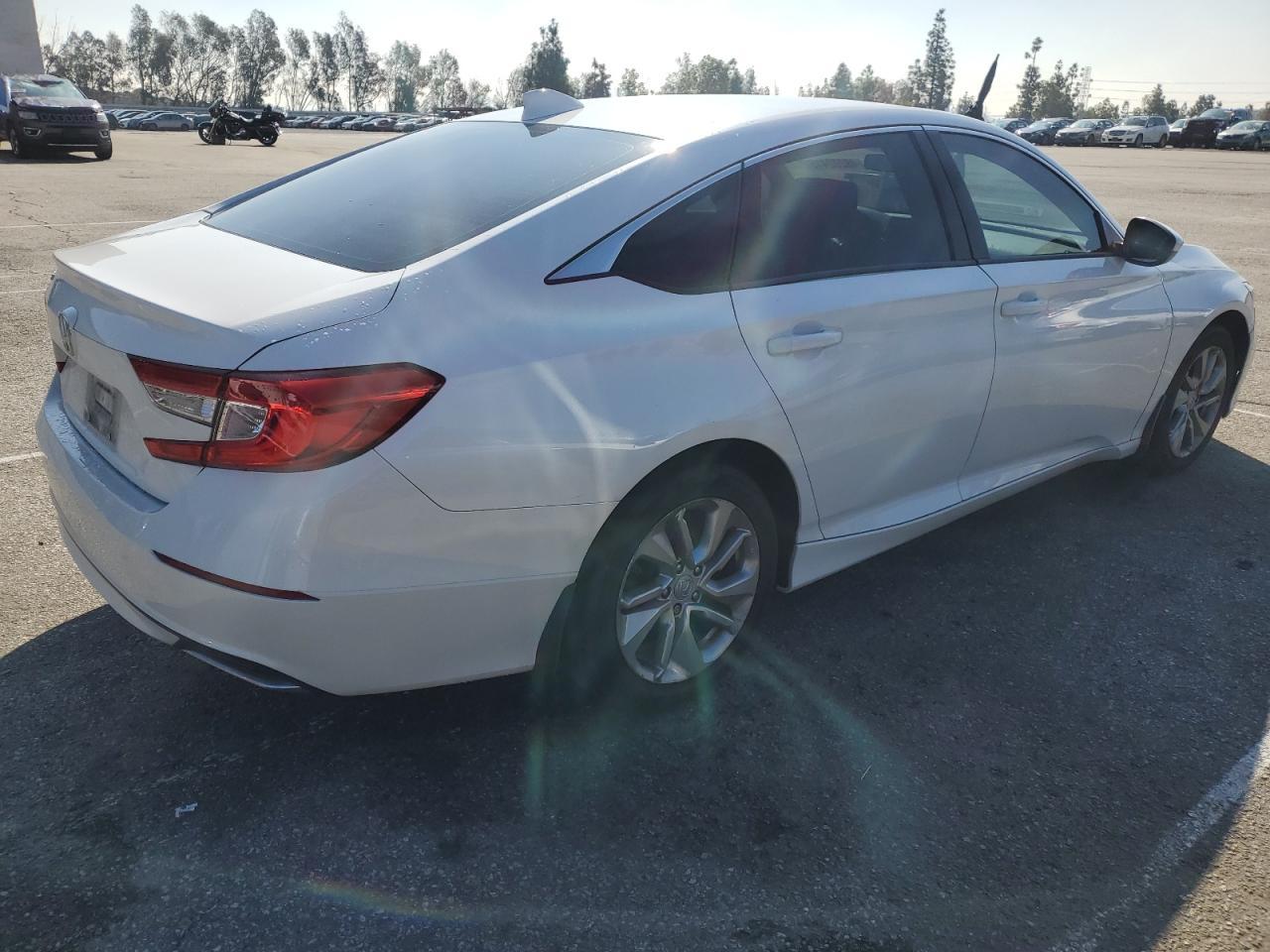 2018 HONDA ACCORD LX - Image 3