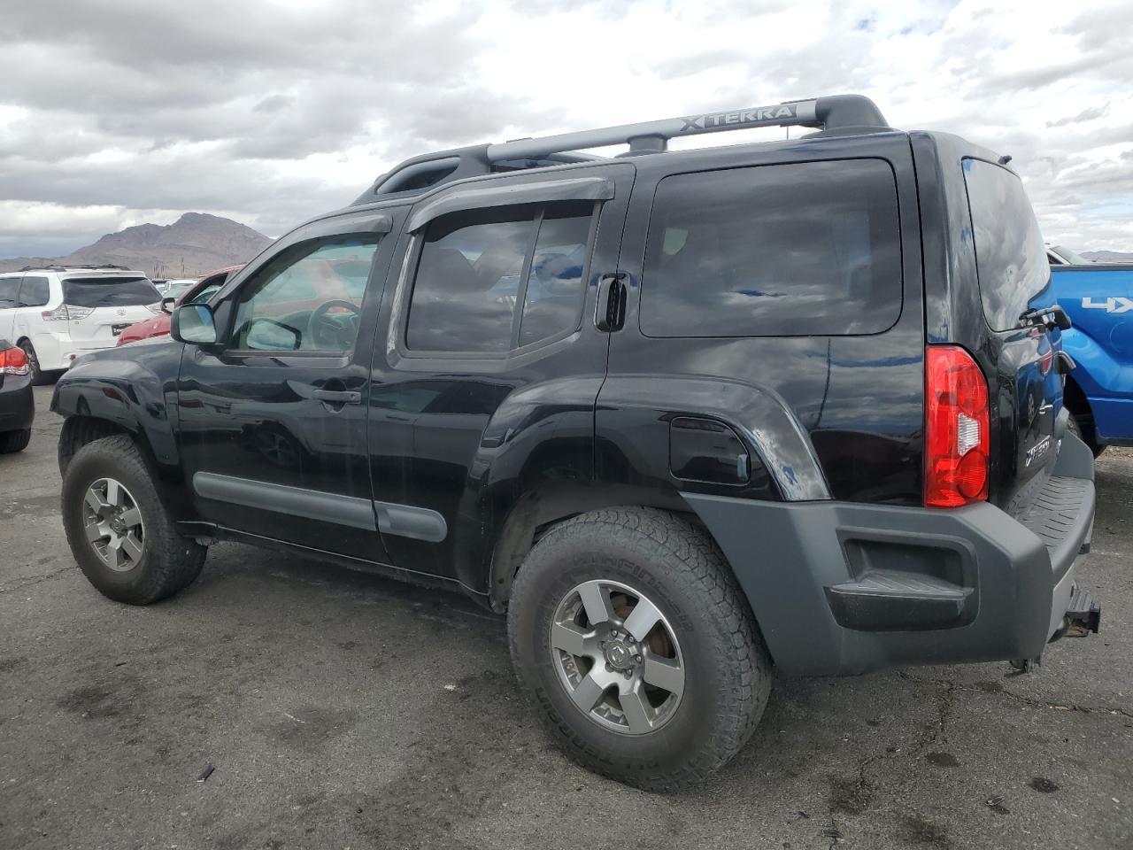 2013 NISSAN XTERRA X - Фото 2