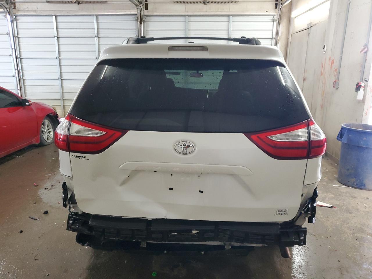 2015 TOYOTA SIENNA XLE - Фото 6