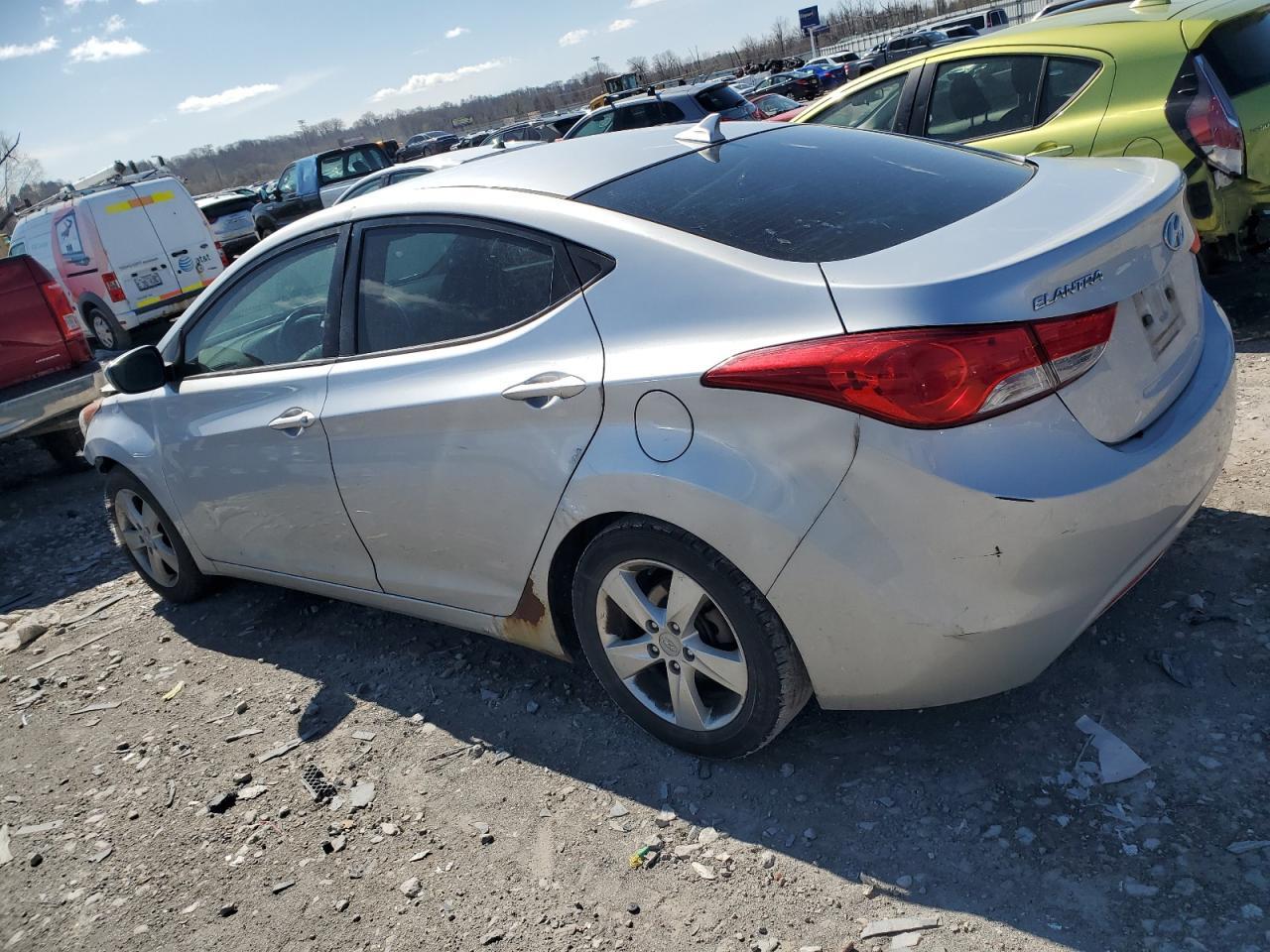 2013 HYUNDAI ELANTRA GL - Image 2