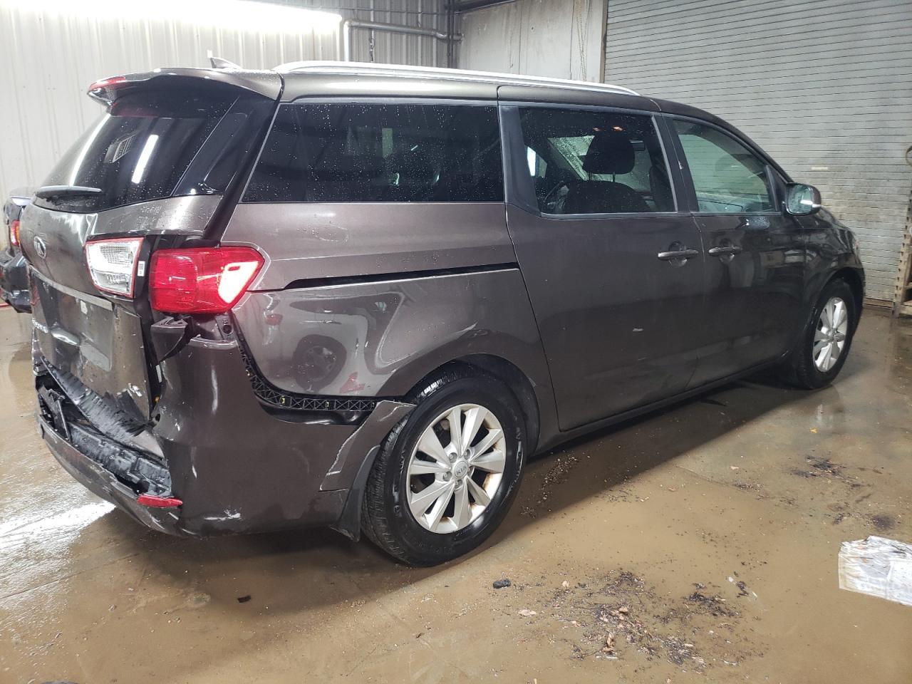 2017 KIA SEDONA LX - Image 3
