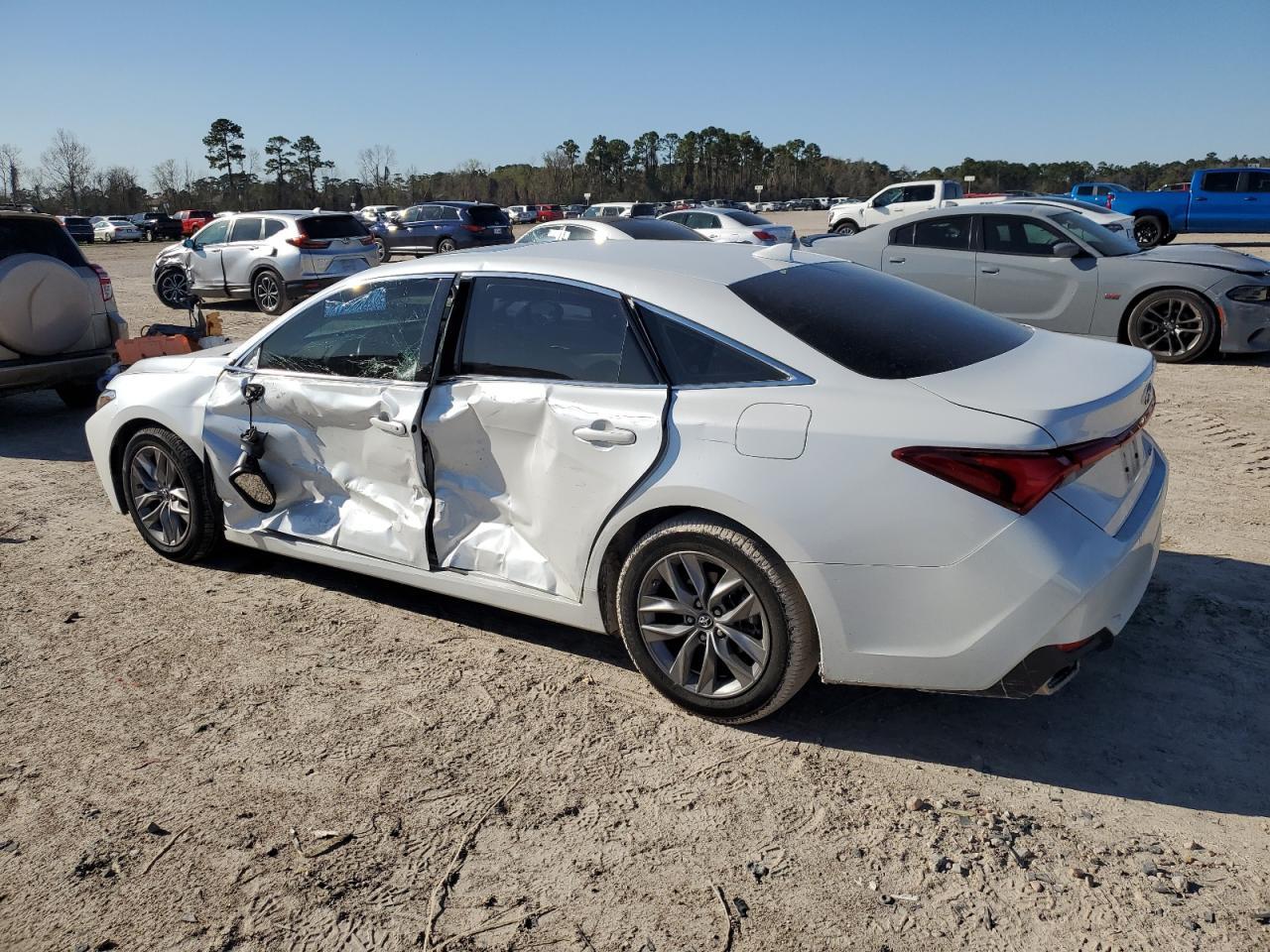 2019 TOYOTA AVALON XLE - Image 2