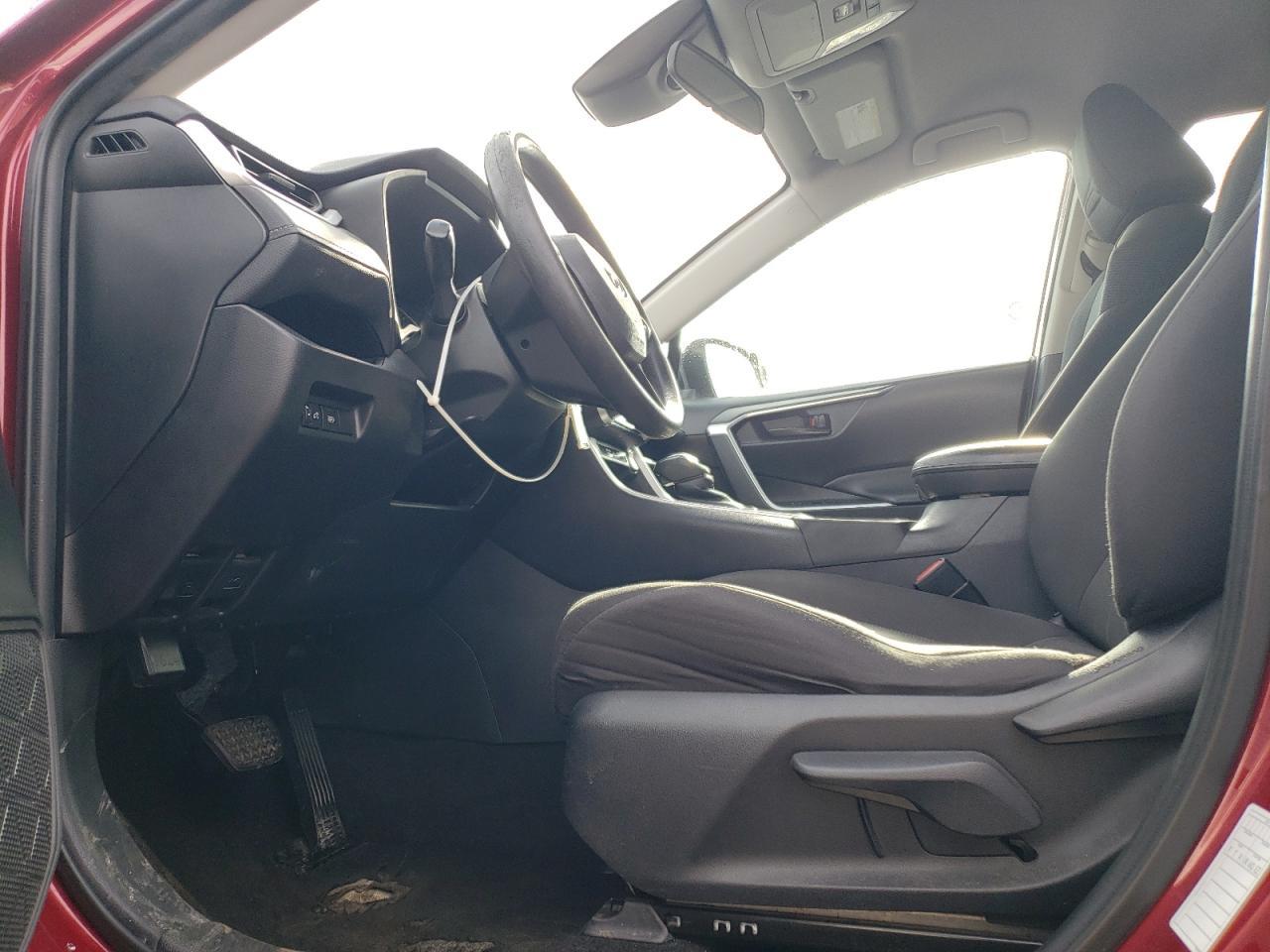 2021 TOYOTA RAV4 LE - Фото 7