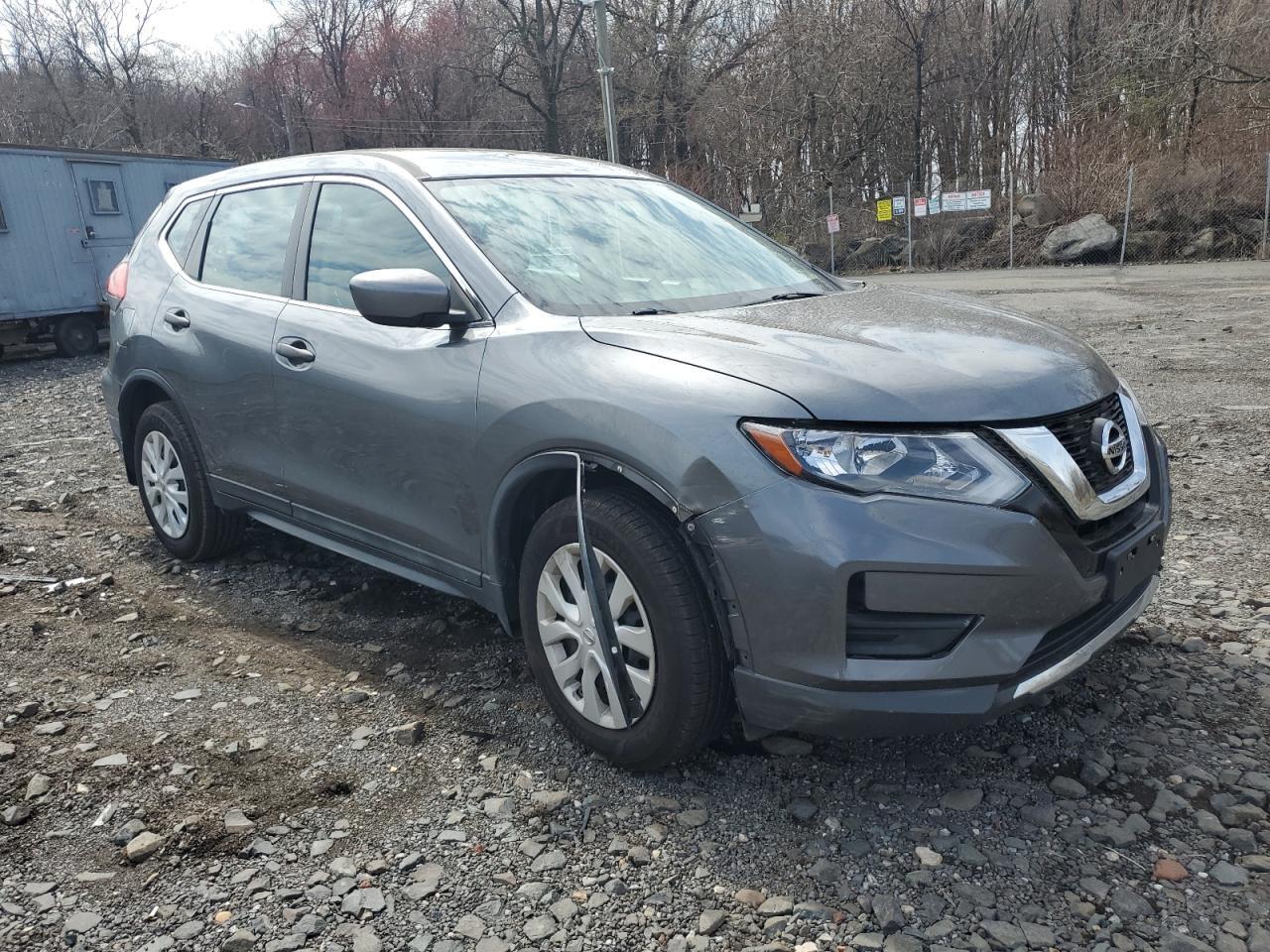 2017 NISSAN ROGUE SV - Image 4