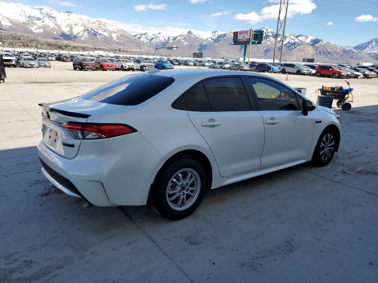 2021 TOYOTA COROLLA LE - Фото 3