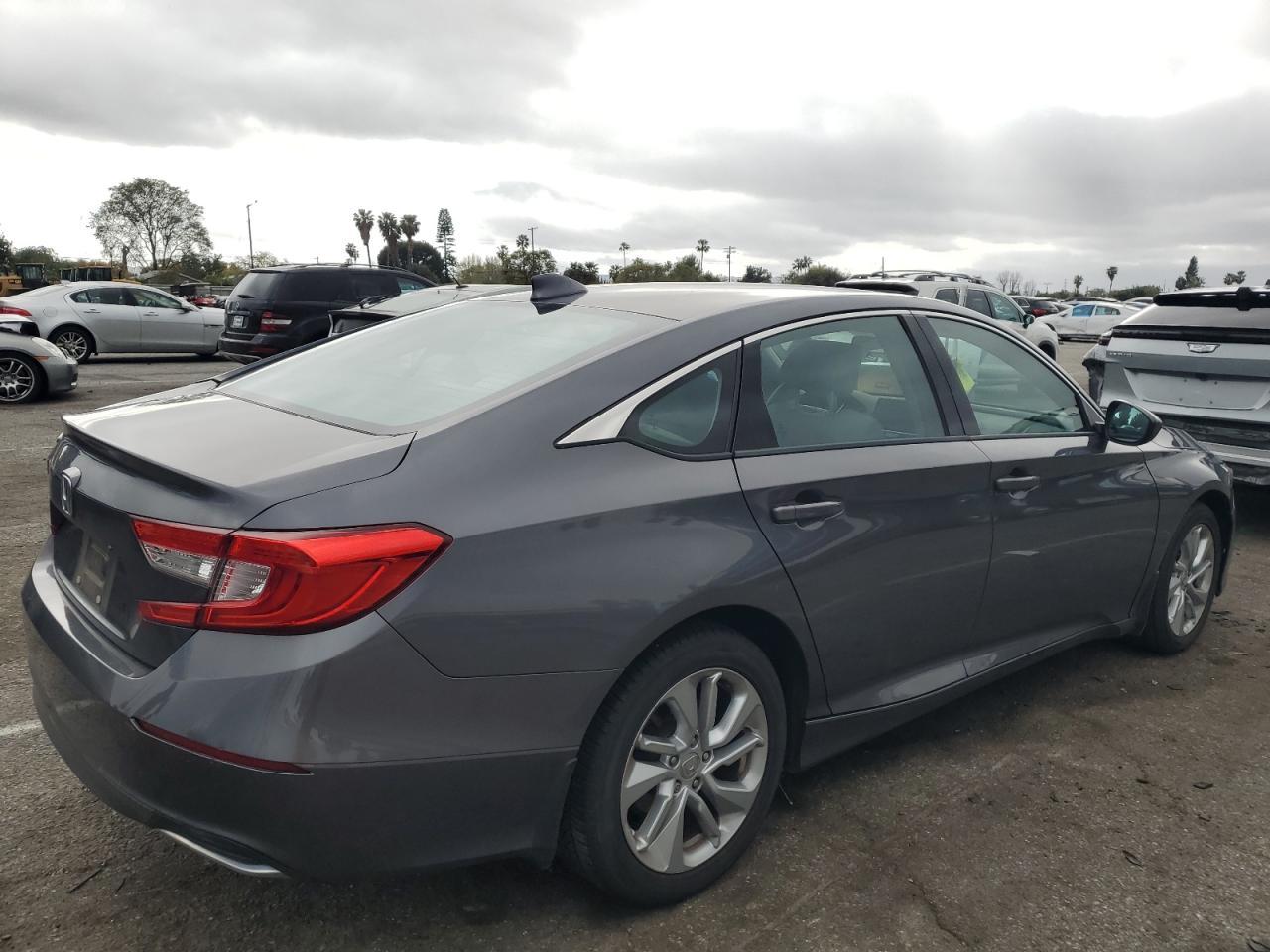 2018 HONDA ACCORD LX - Image 3