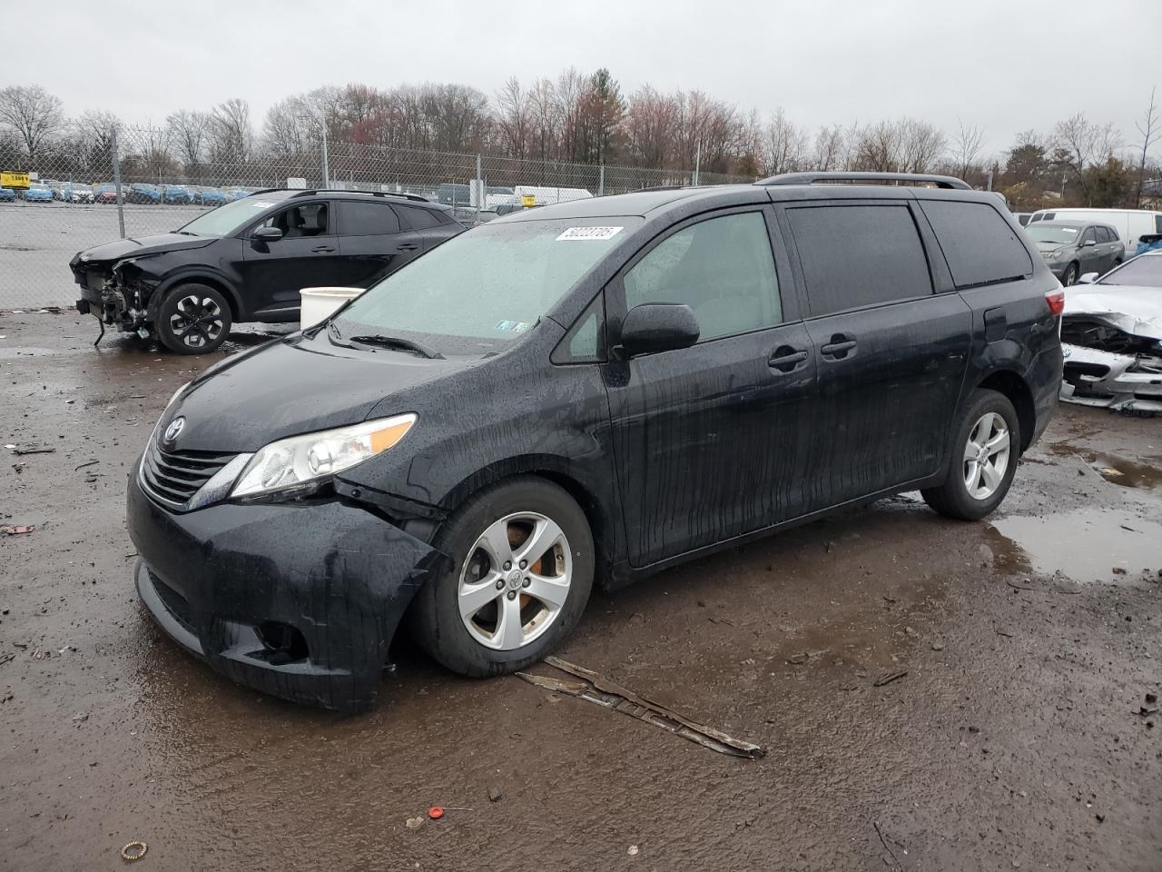 2015 TOYOTA SIENNA LE