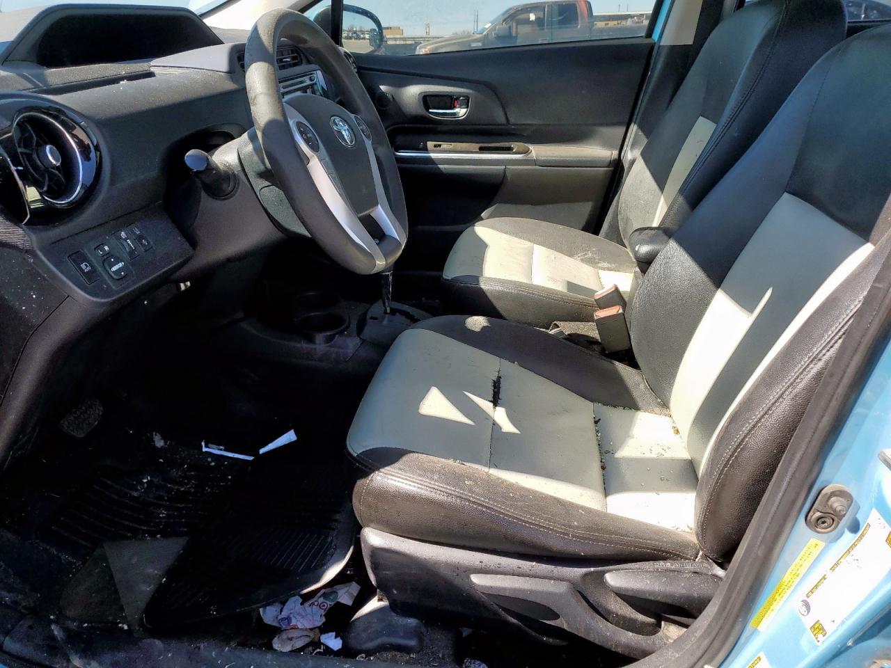 2016 TOYOTA PRIUS C - Image 7